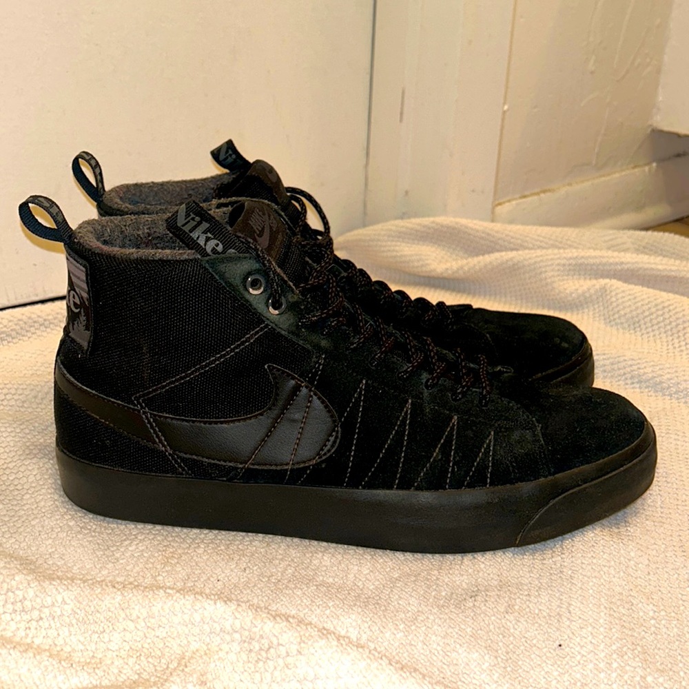 Nike SB Zoom Blazer Mid Shoes.